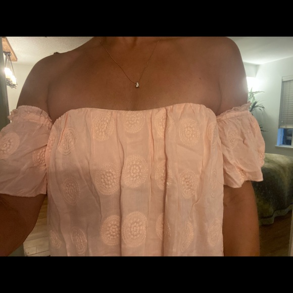 ⬇️SUMMER CLEARANCE ⬇️ NWT off the shoulder shirt - Picture 3 of 8